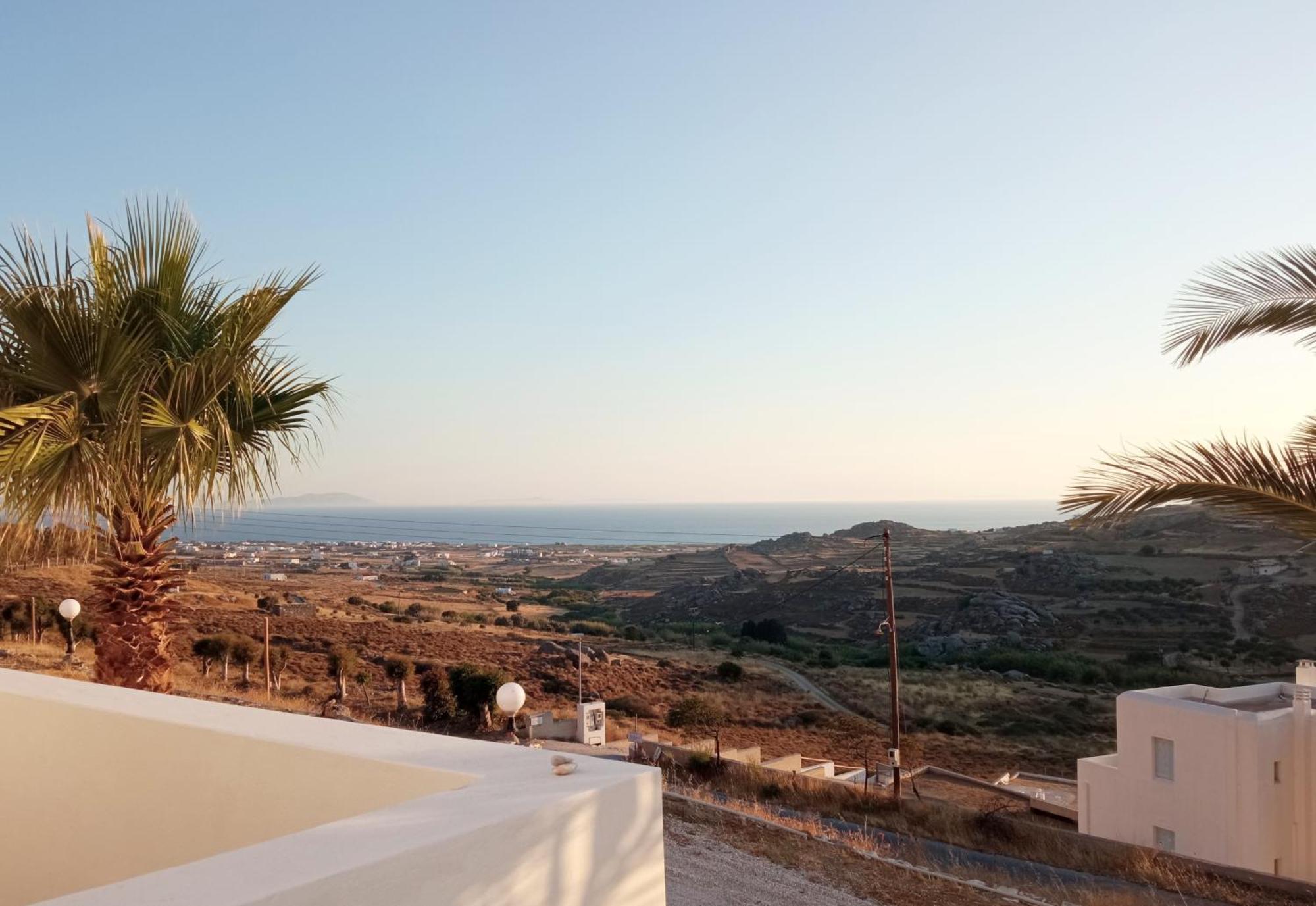 Naxos Aethereal View Kastraki  Bilik gambar